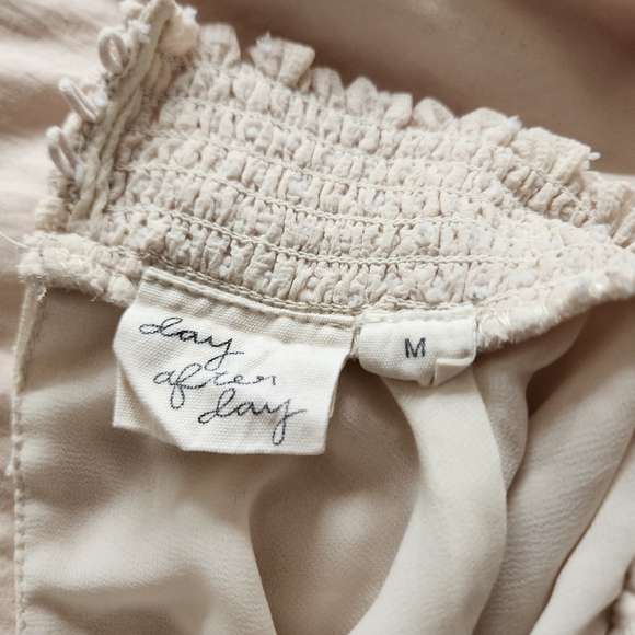 Day after day cream blouse. - Picture 4 of 8